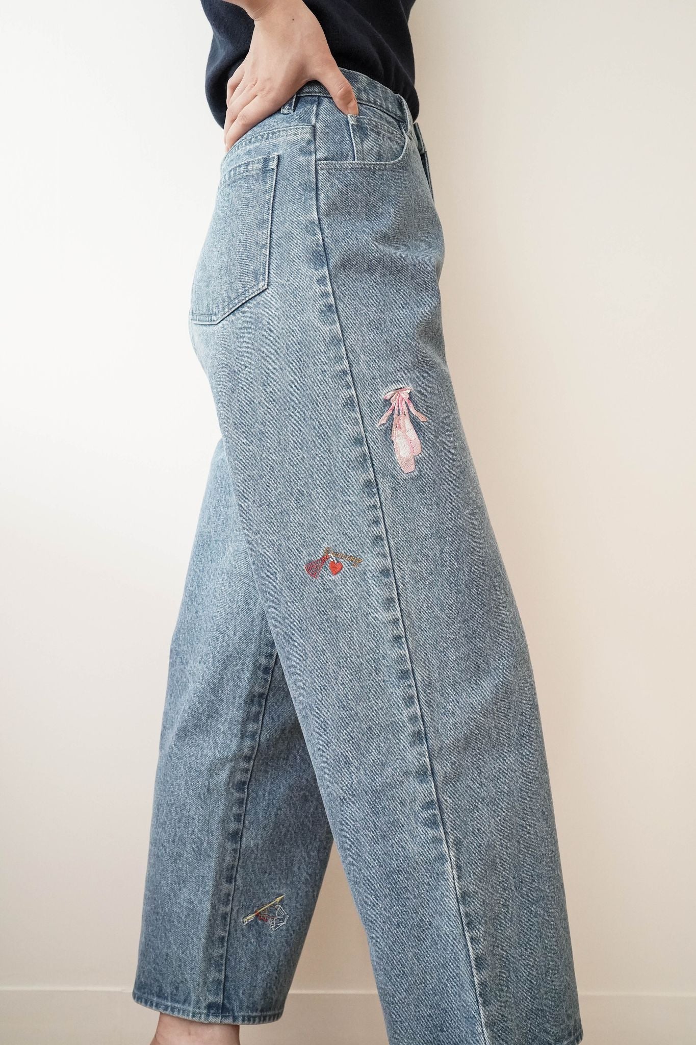 ジーンズ / Embroidered Jeans