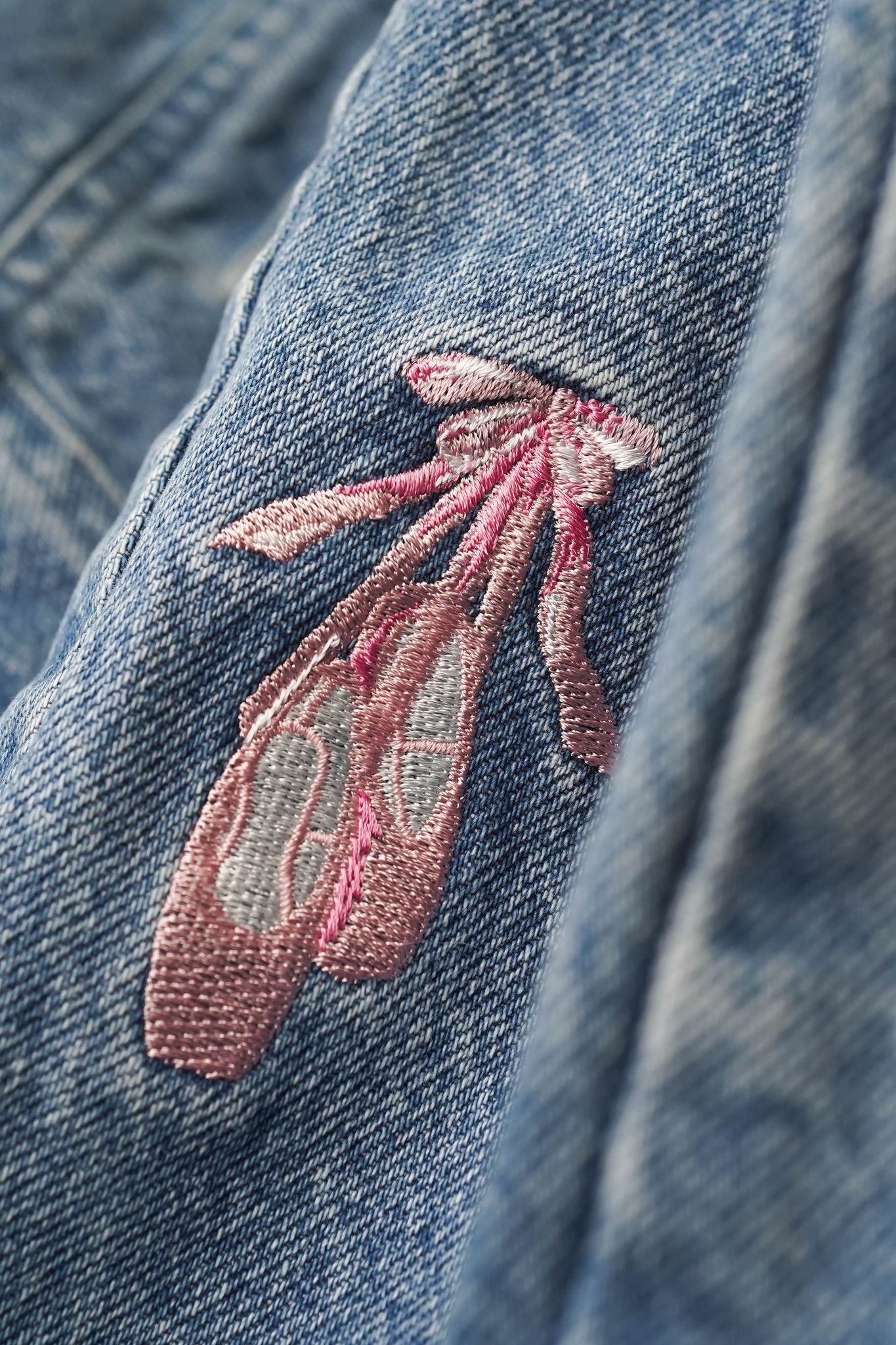 ジーンズ / Embroidered Jeans